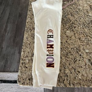 Women’s size medium reverse weave sweatpants brand new